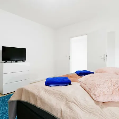Big Apt. Potsdamer Platz Apartment